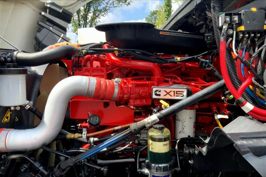 2024 CUM LT625 6X4 Sleeper