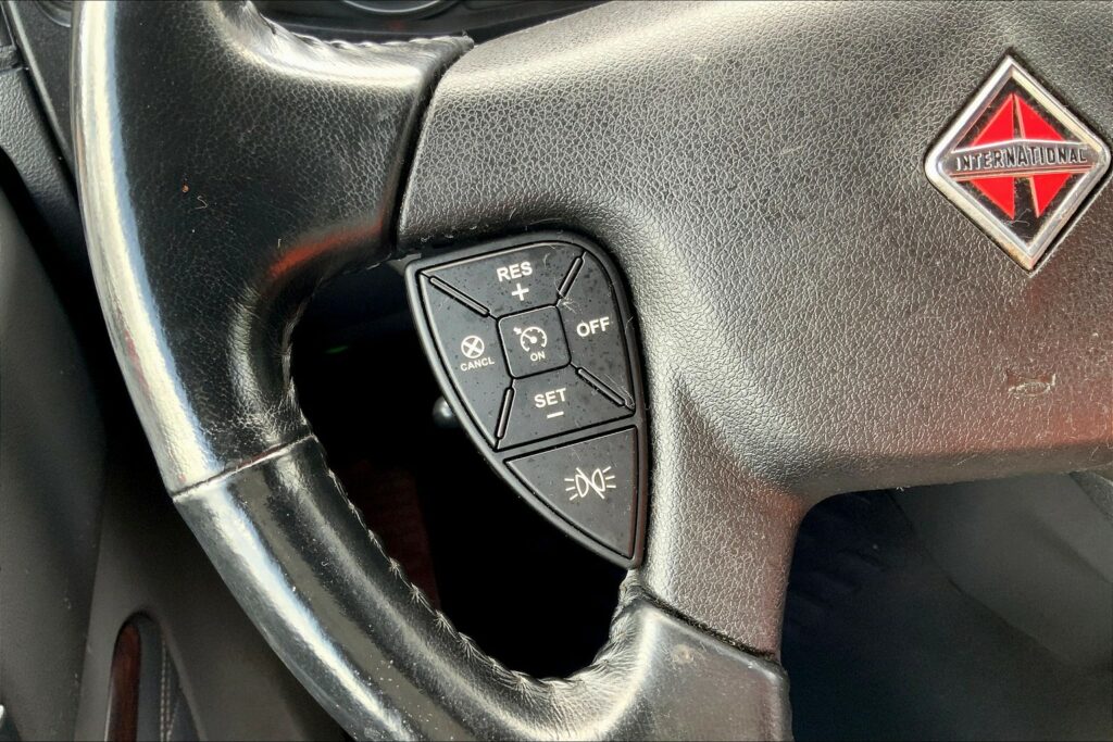 2024 CUM LT625 6X4 Sleeper