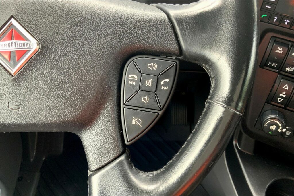 2024 CUM LT625 6X4 Sleeper