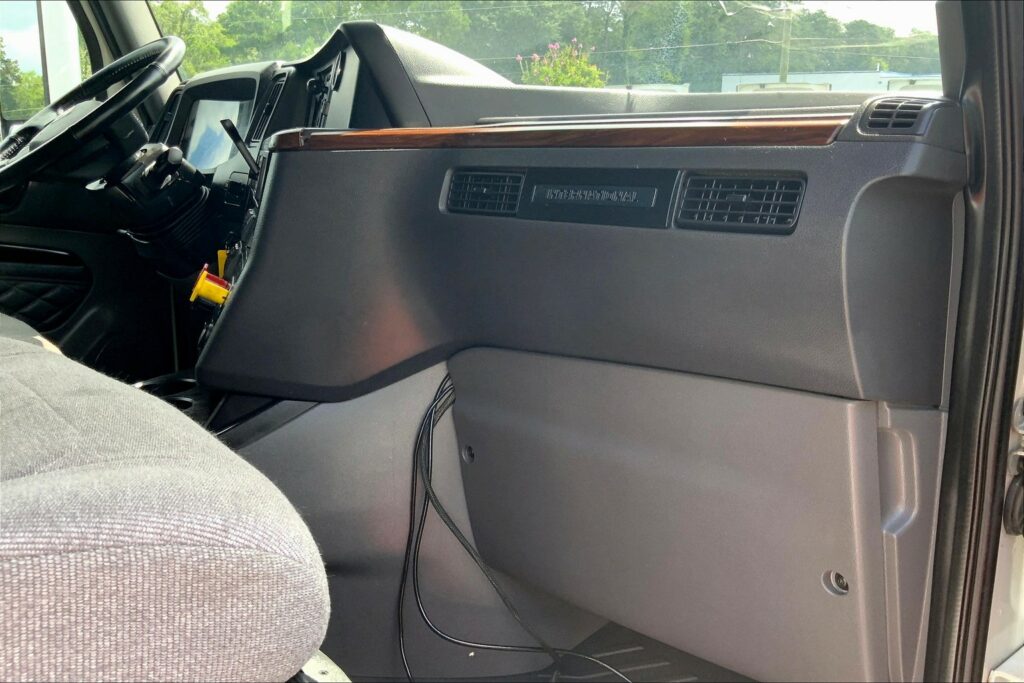 2024 CUM LT625 6X4 Sleeper