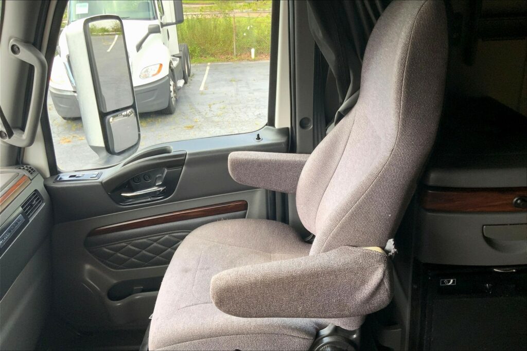 2024 CUM LT625 6X4 Sleeper