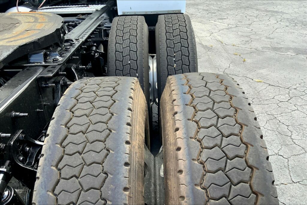 2024 CUM LT625 6X4 Sleeper