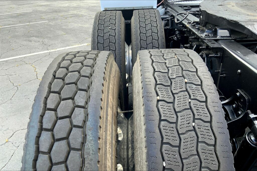 2024 CUM LT625 6X4 Sleeper