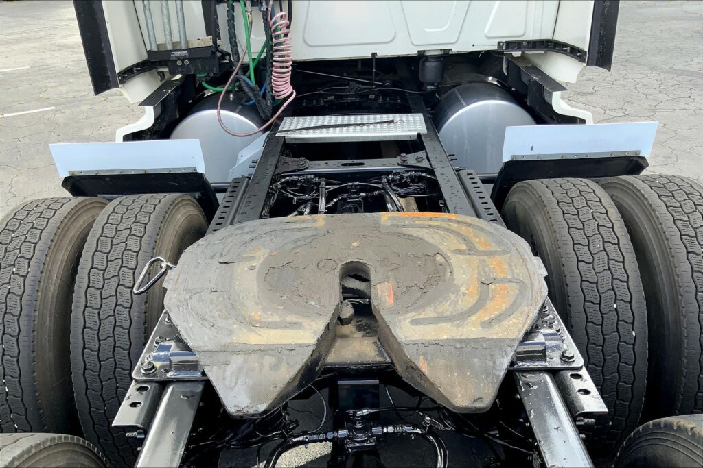 2024 CUM LT625 6X4 Sleeper