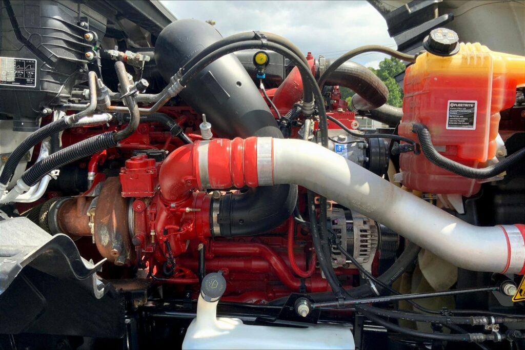 2024 CUM LT625 6X4 Sleeper