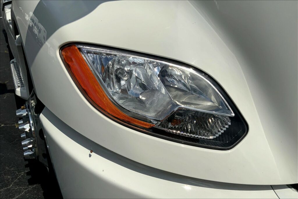 2024 CUM LT625 6X4 Sleeper