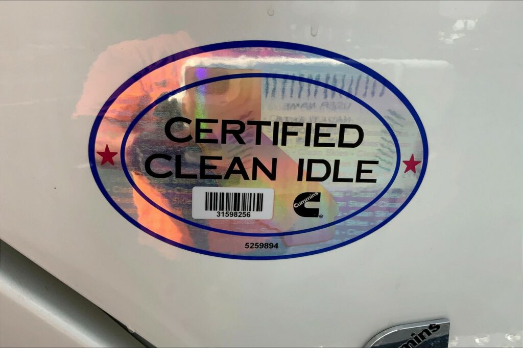 2024 CUM LT625 6X4 Sleeper