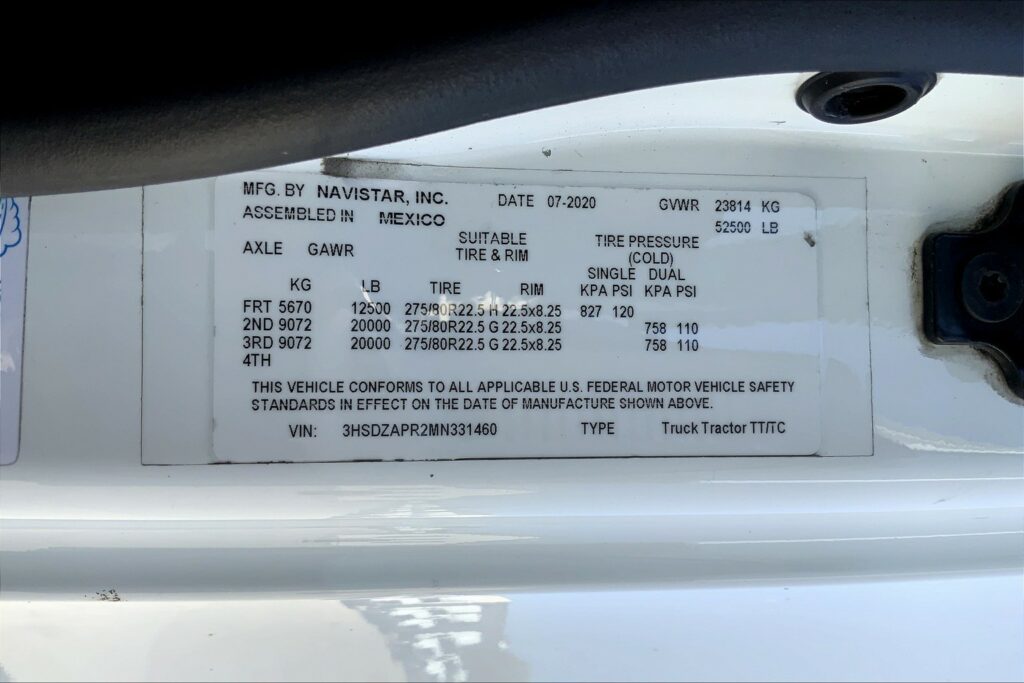 2021 CUM LT625 6×4 Sleeper