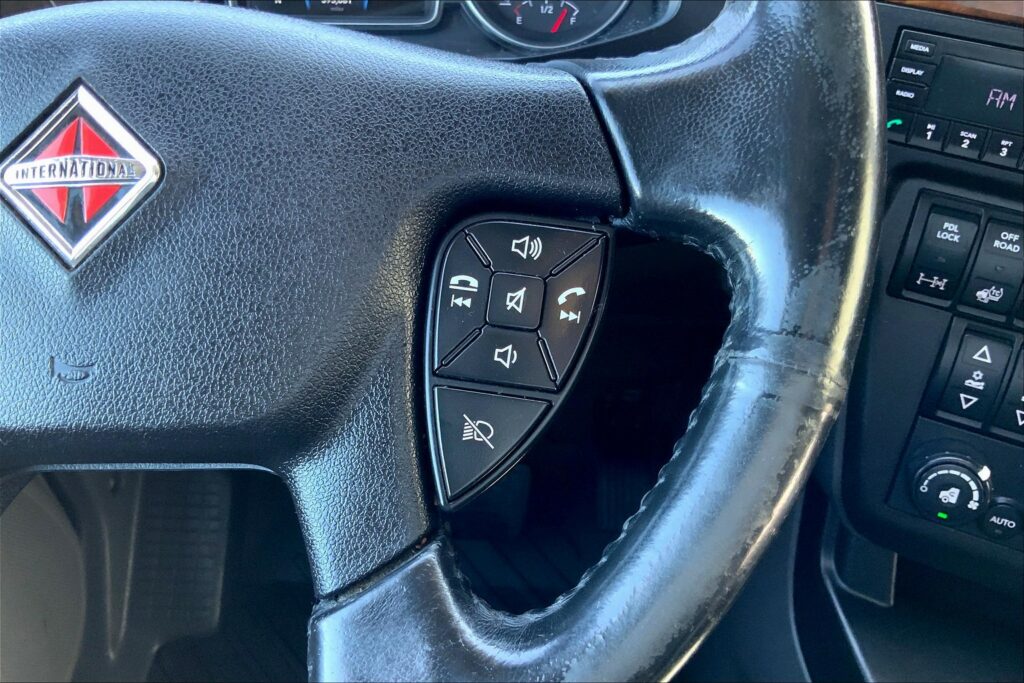 2021 CUM LT625 6×4 Sleeper