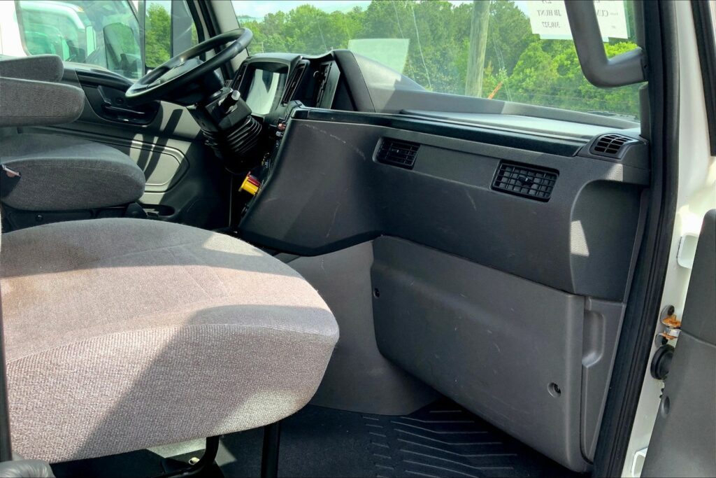 2022 CUM LT625 6×4 Sleeper