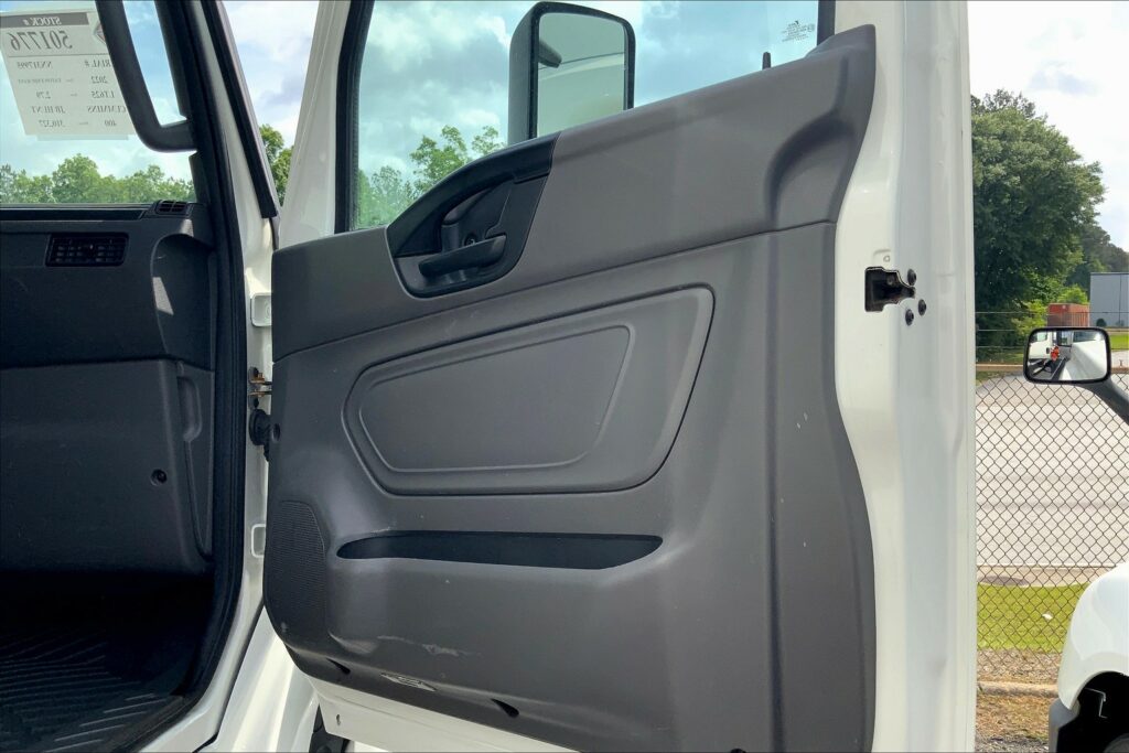 2022 CUM LT625 6×4 Sleeper