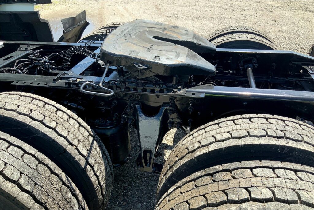 2022 CUM LT625 6×4 Sleeper