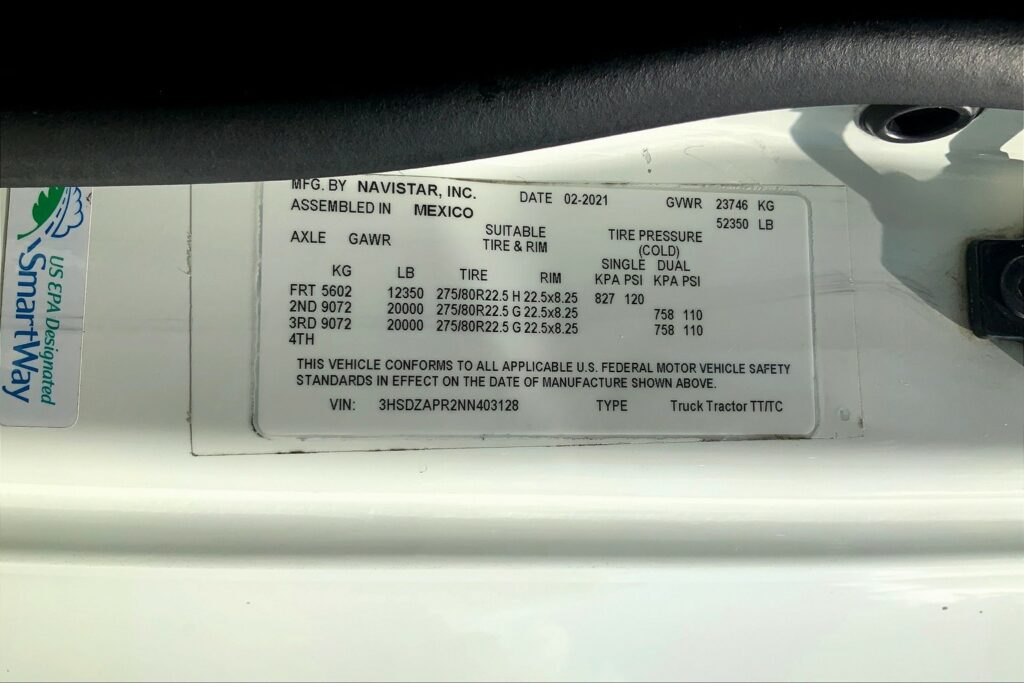 2022 CUM LT625 6×4 Sleeper