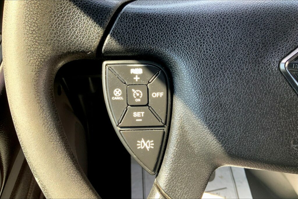 2022 CUM LT625 6×4 Sleeper