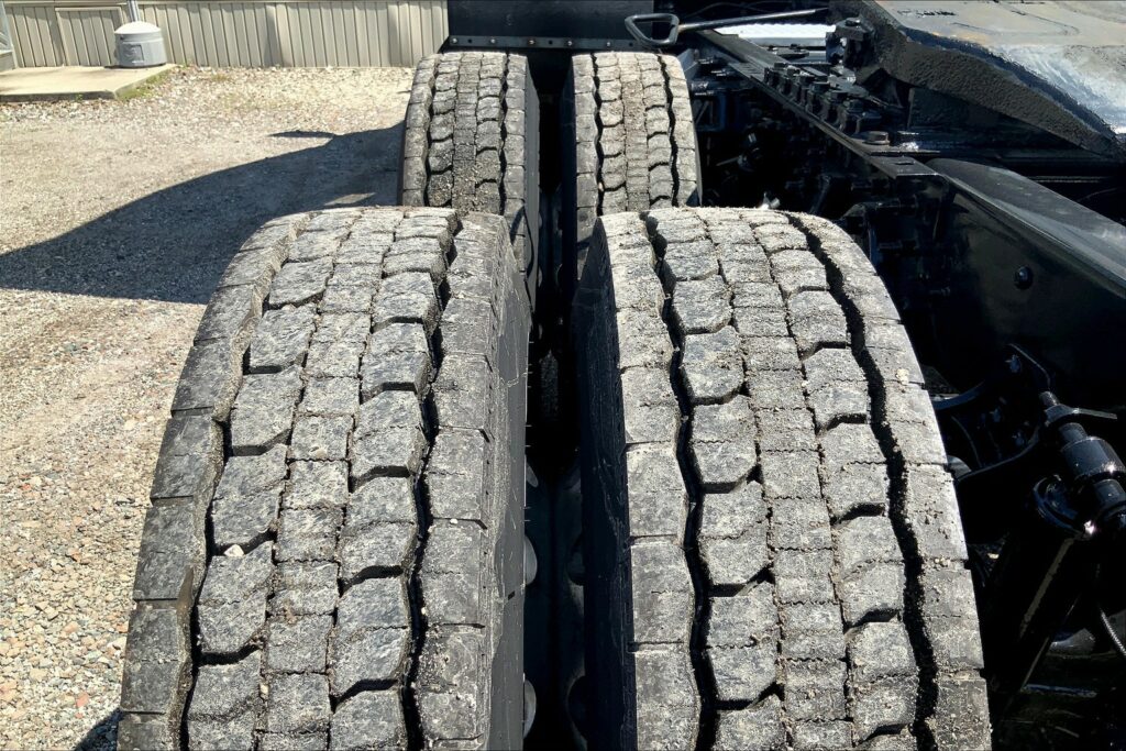 2022 CUM LT625 6×4 Sleeper