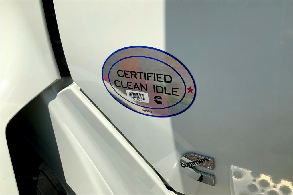 2022 CUM LT625 6×4 Sleeper