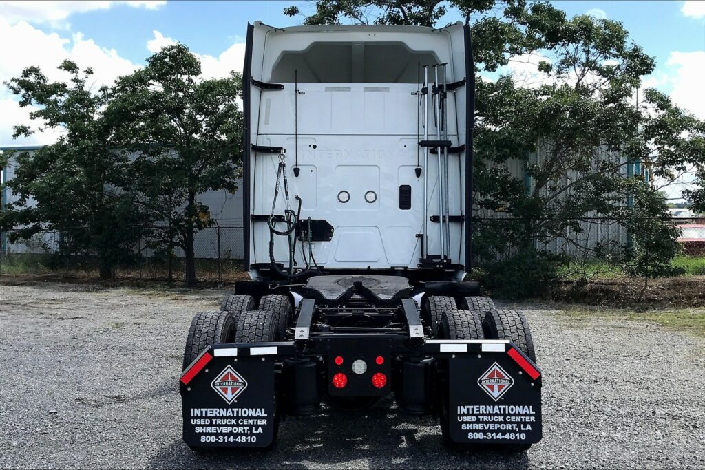 2022 CUM LT625 6×4 Sleeper