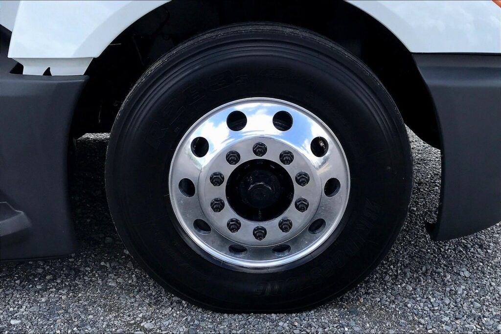 2022 CUM LT625 6×4 Sleeper