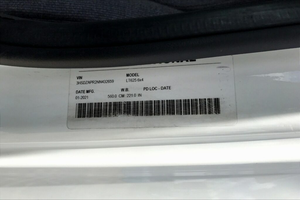 2022 CUM LT625 6×4 Sleeper