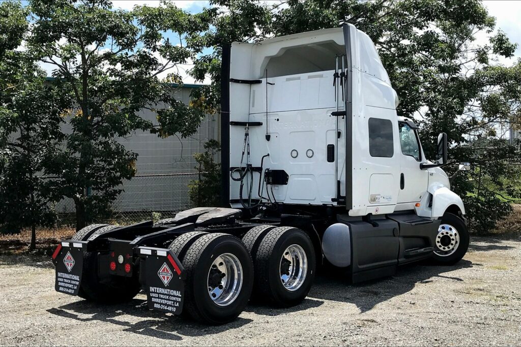 2022 CUM LT625 6×4 Sleeper