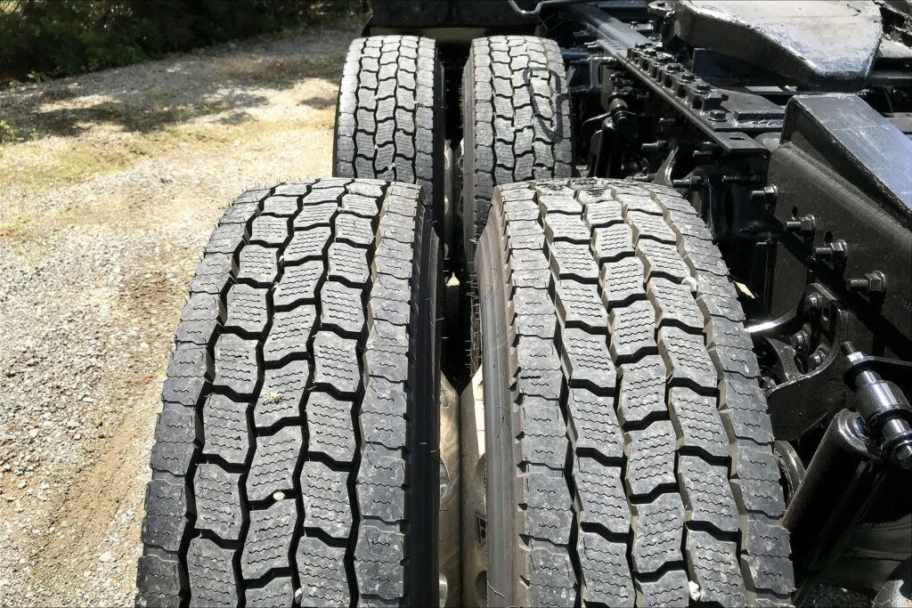 2022 CUM LT625 6×4 Sleeper