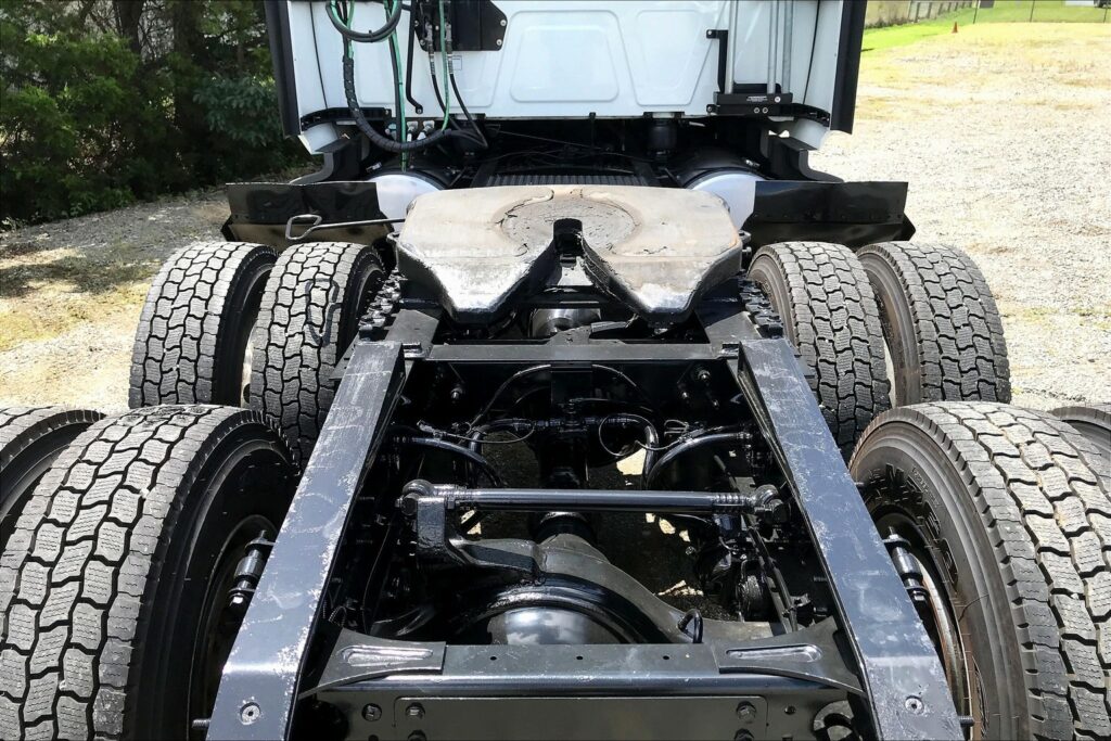 2022 CUM LT625 6×4 Sleeper