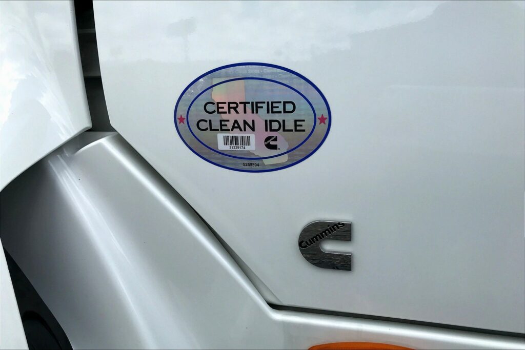 2022 CUM LT625 6×4 Sleeper