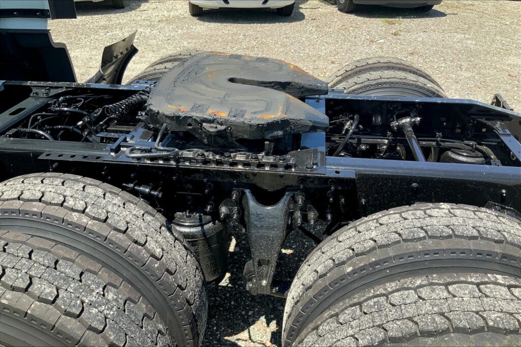 2022 CUM LT625 6×4 Sleeper