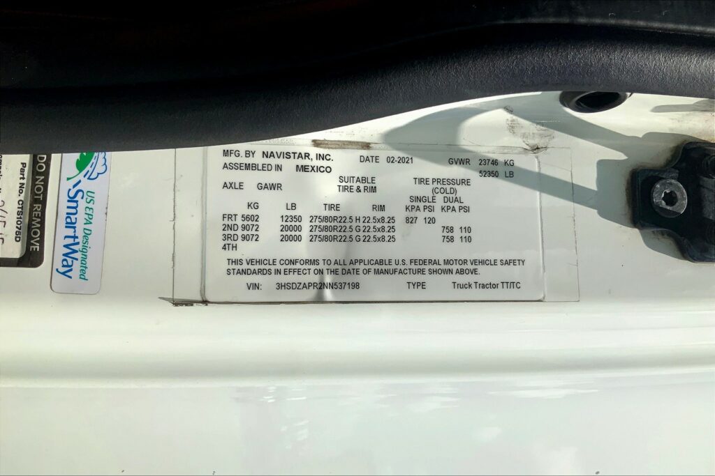 2022 CUM LT625 6×4 Sleeper