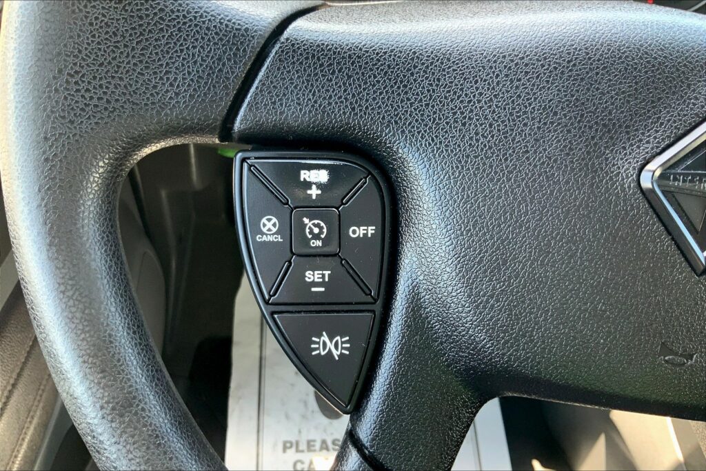 2022 CUM LT625 6×4 Sleeper