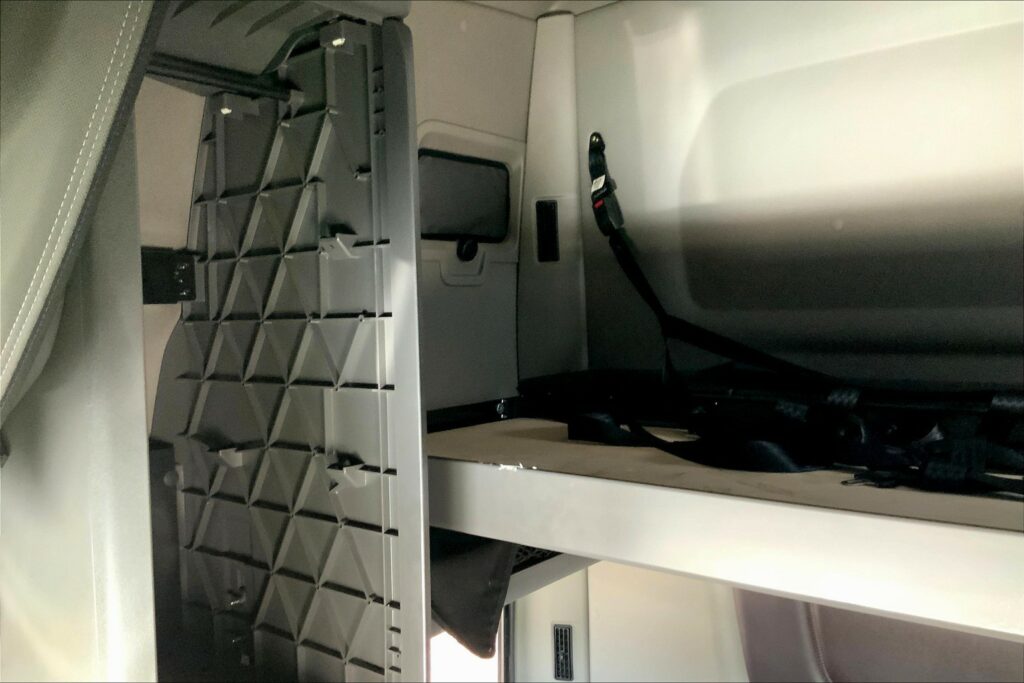 2022 CUM LT625 6×4 Sleeper