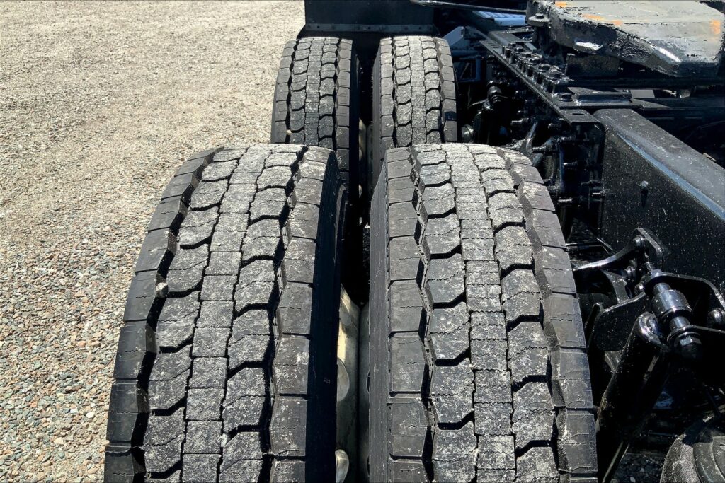 2022 CUM LT625 6×4 Sleeper