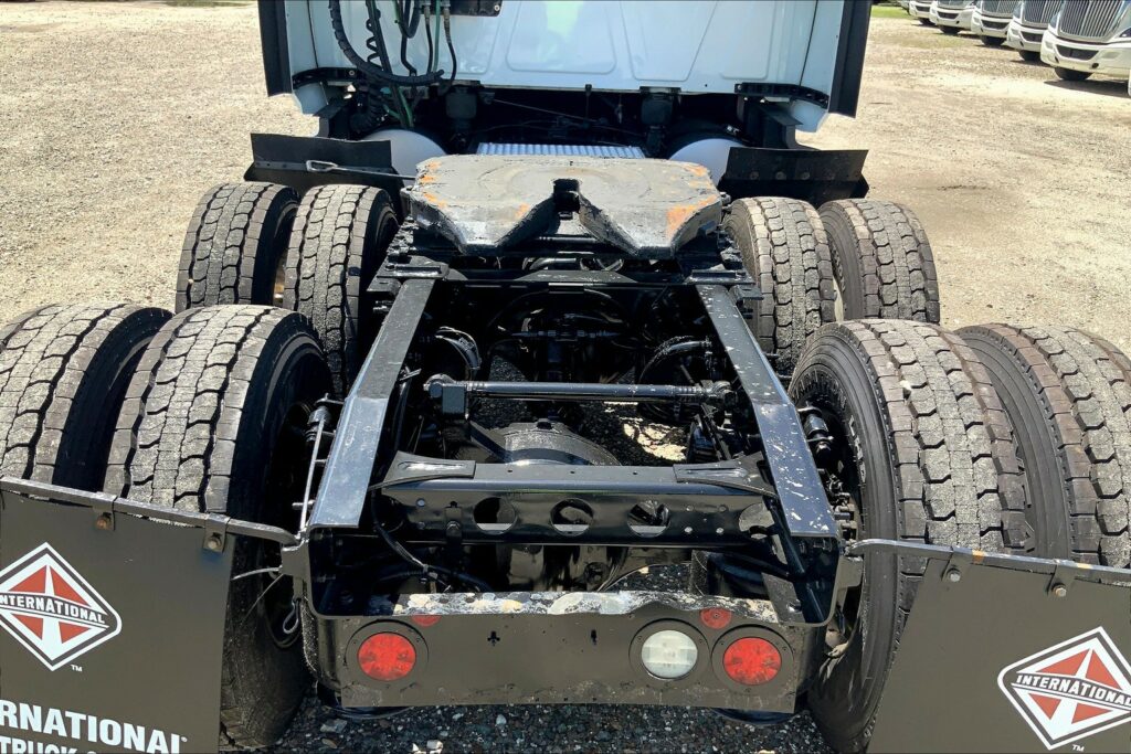 2022 CUM LT625 6×4 Sleeper