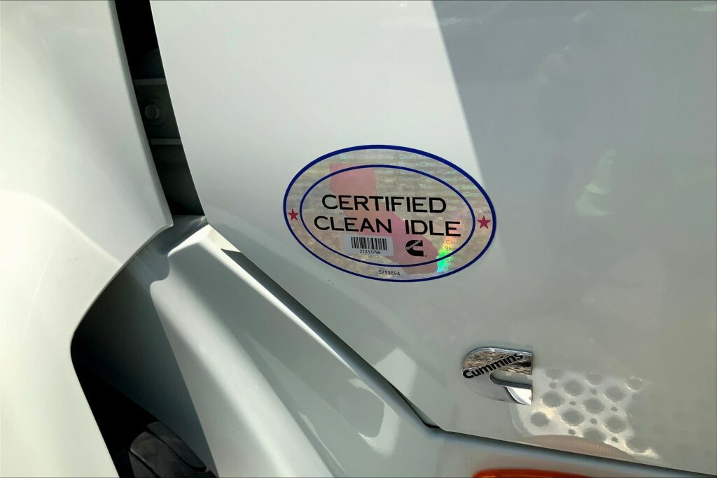 2022 CUM LT625 6×4 Sleeper