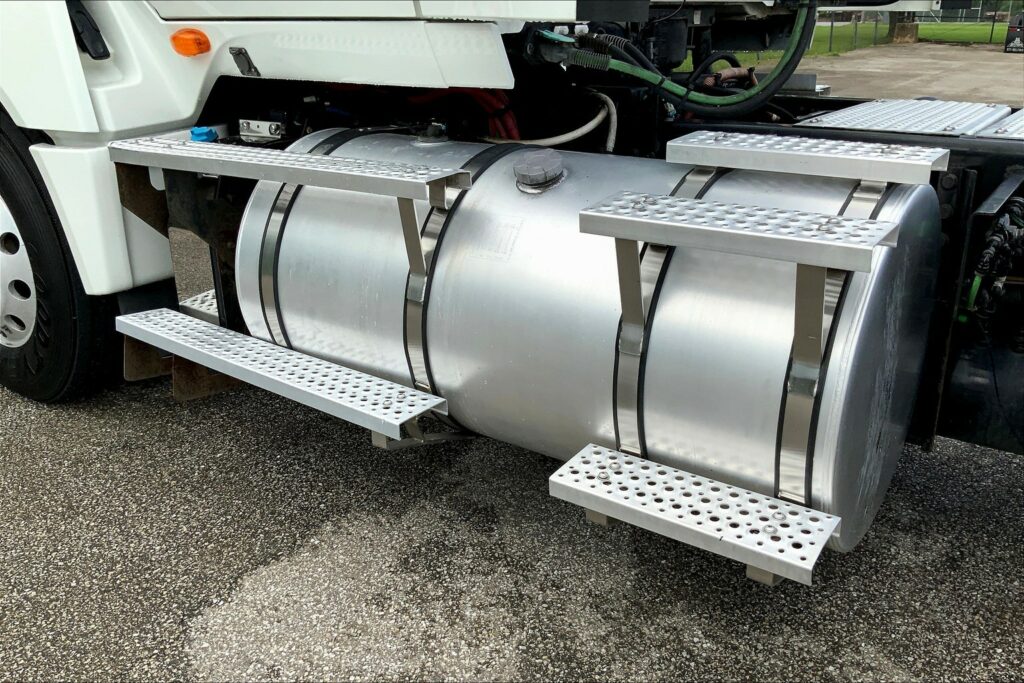 2019 CUM LT625 6×4 Day Cab