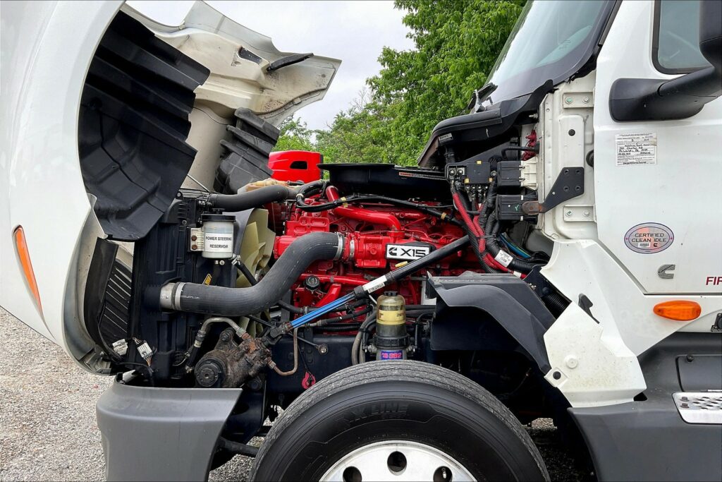 2021 CUM LT625 6×4 Sleeper