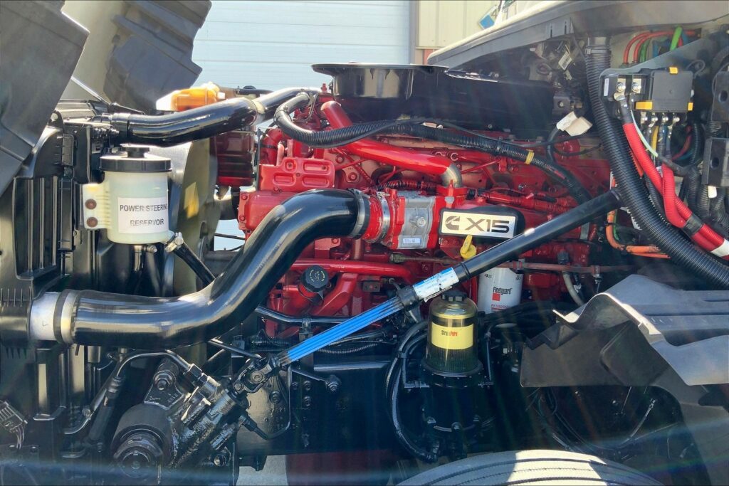 2021 CUM LT625 6×4 Sleeper