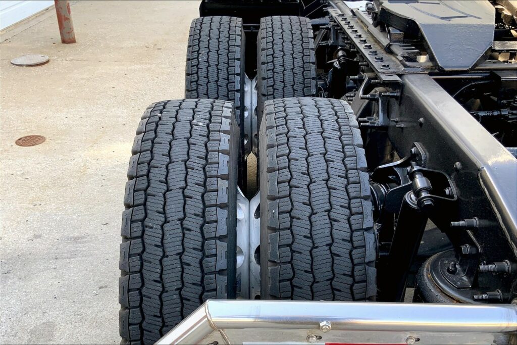 2021 CUM LT625 6×4 Sleeper