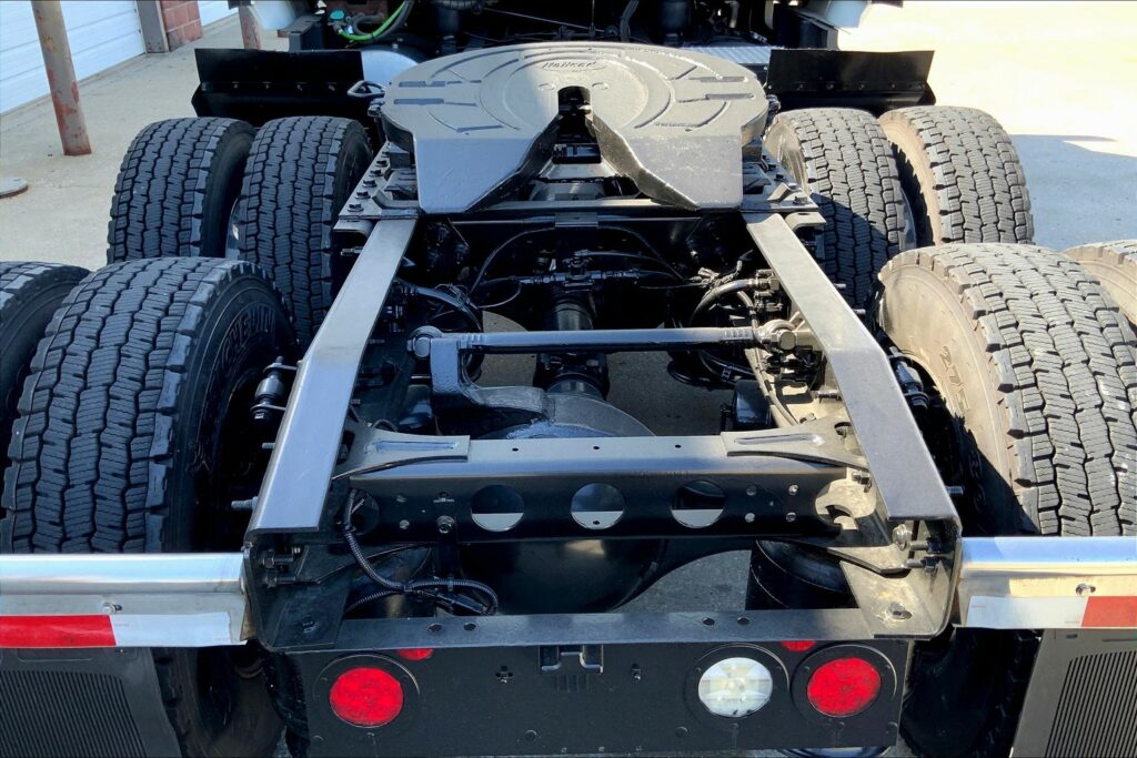 2021 CUM LT625 6×4 Sleeper