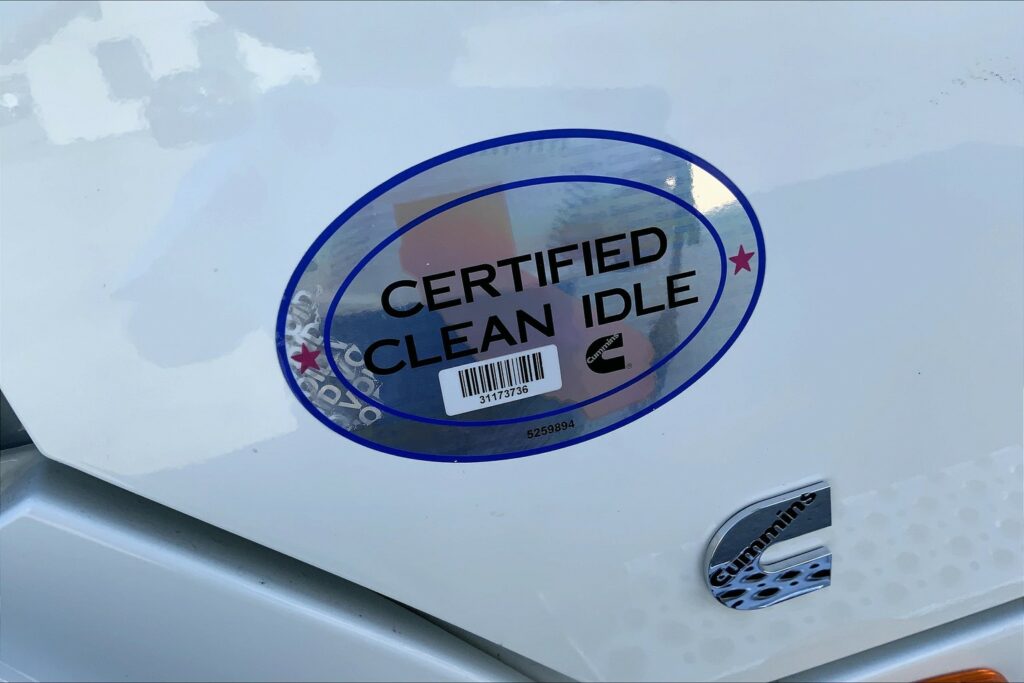 2021 CUM LT625 6×4 Sleeper