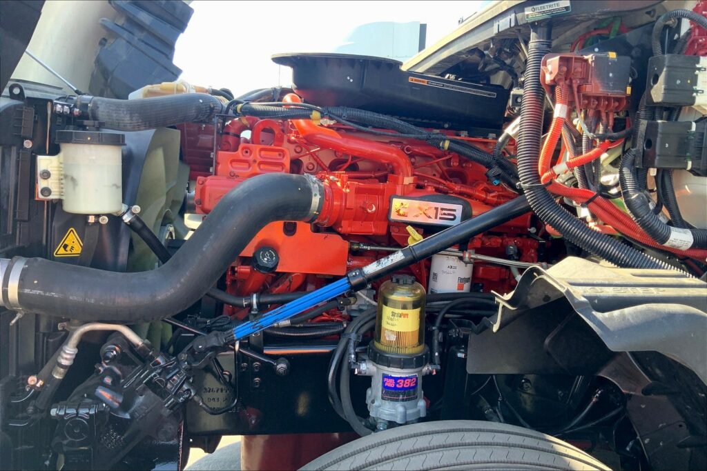 2022 CUM LT625 6×4 Sleeper