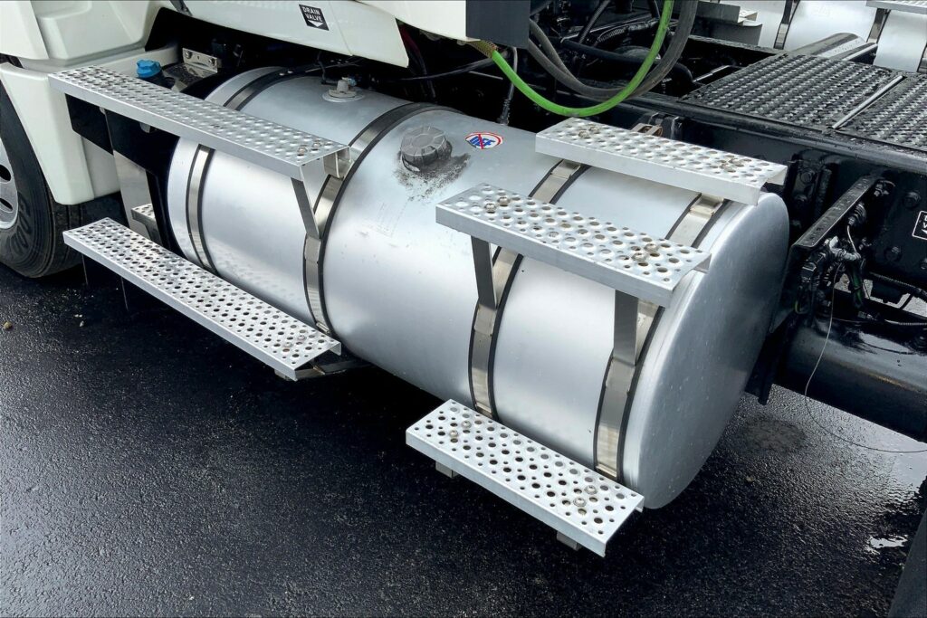 2019 CUM LT625 6×4 Day Cab