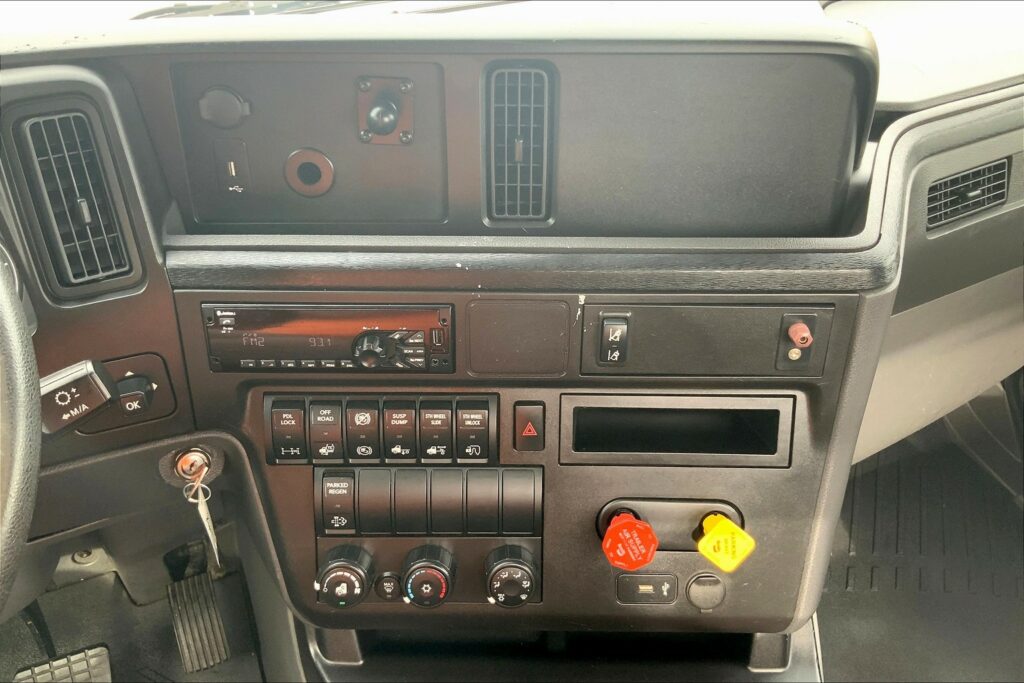 2020 CUM LT625 6×4 Day Cab