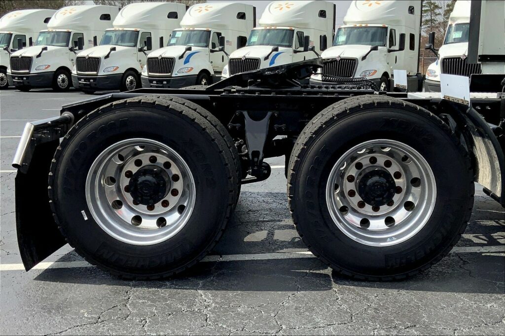 2021 CUM LT625 6×4 Sleeper