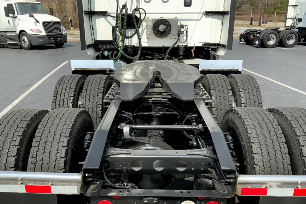 2021 CUM LT625 6×4 Sleeper