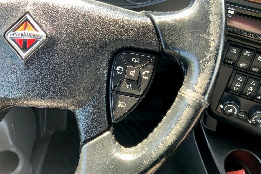 2021 CUM LT625 6×4 Sleeper