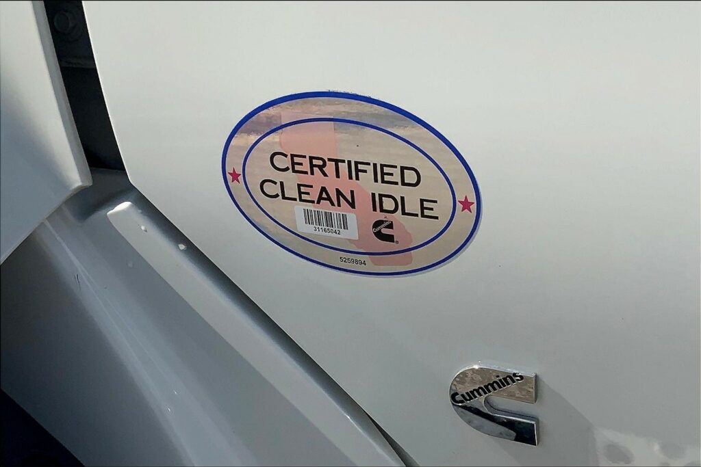 2021 CUM LT625 6×4 Sleeper