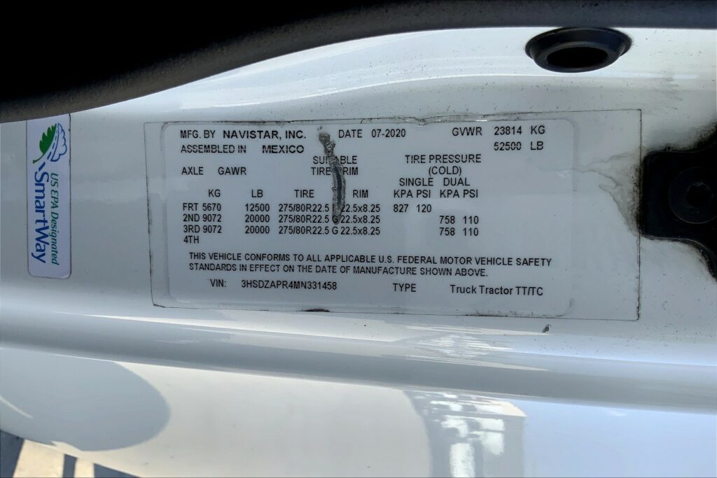 2021 CUM LT625 6×4 Sleeper