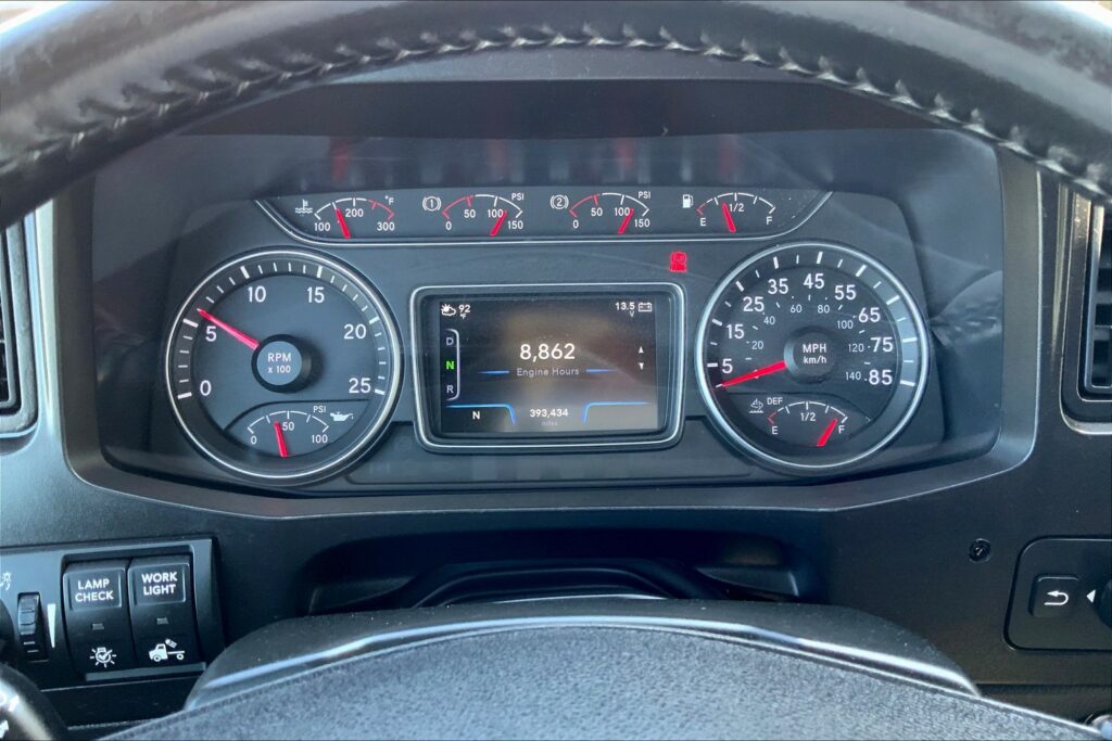 2021 CUM LT625 6×4 Sleeper