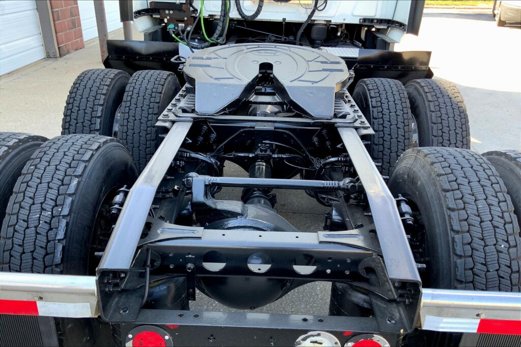 2021 CUM LT625 6×4 Sleeper